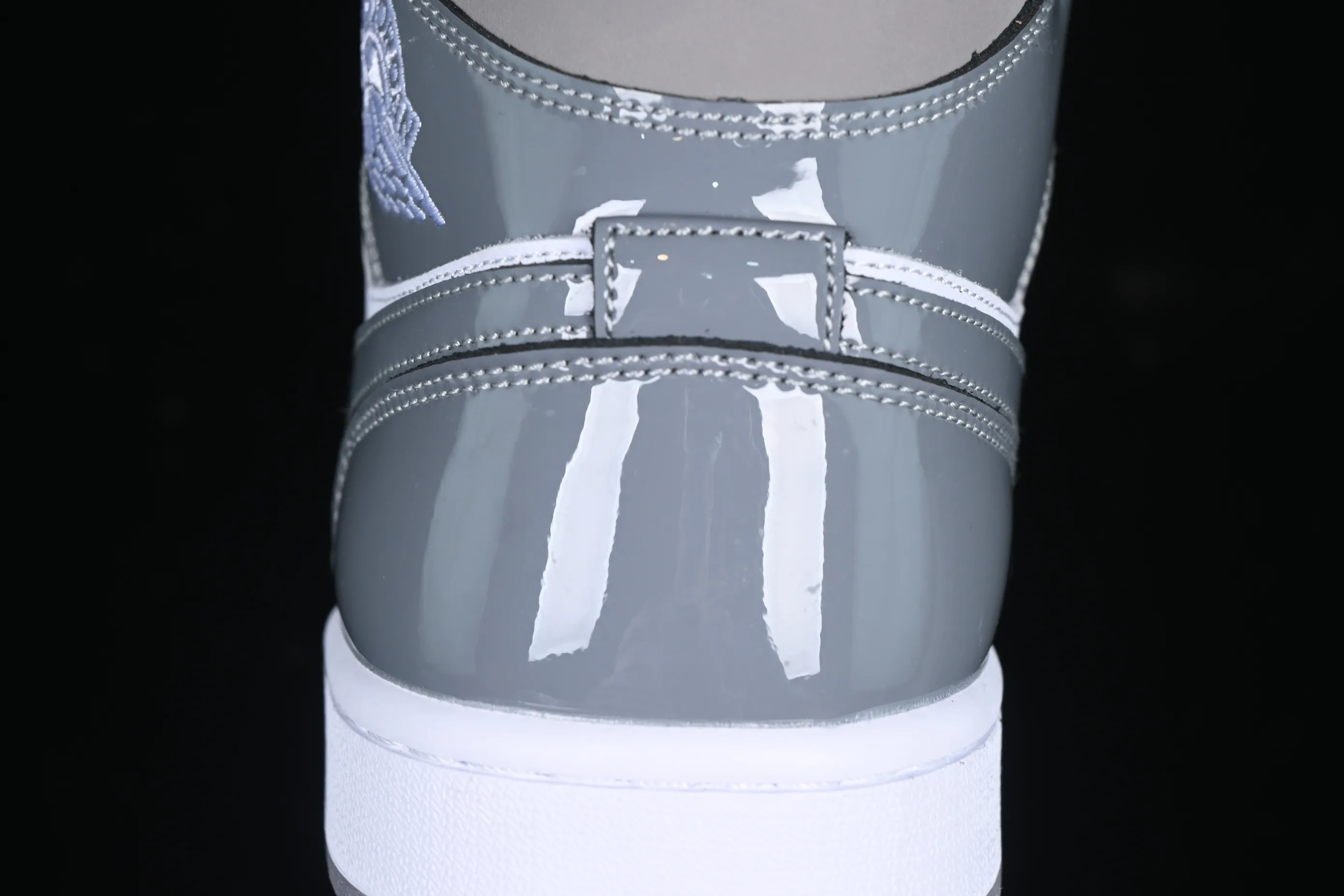 All categories Air Jordan Jordan series basketball shoes Air Jordan 1 Mid Air Jordan 1 Mid AJ1 Joe 1 patent leather white gray Zhongbang basketball shoes HF3216-100